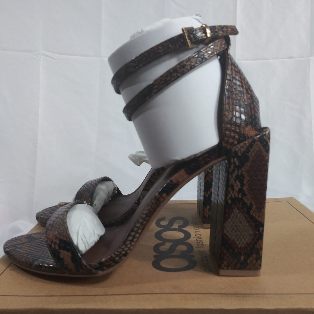 Heels size "9"